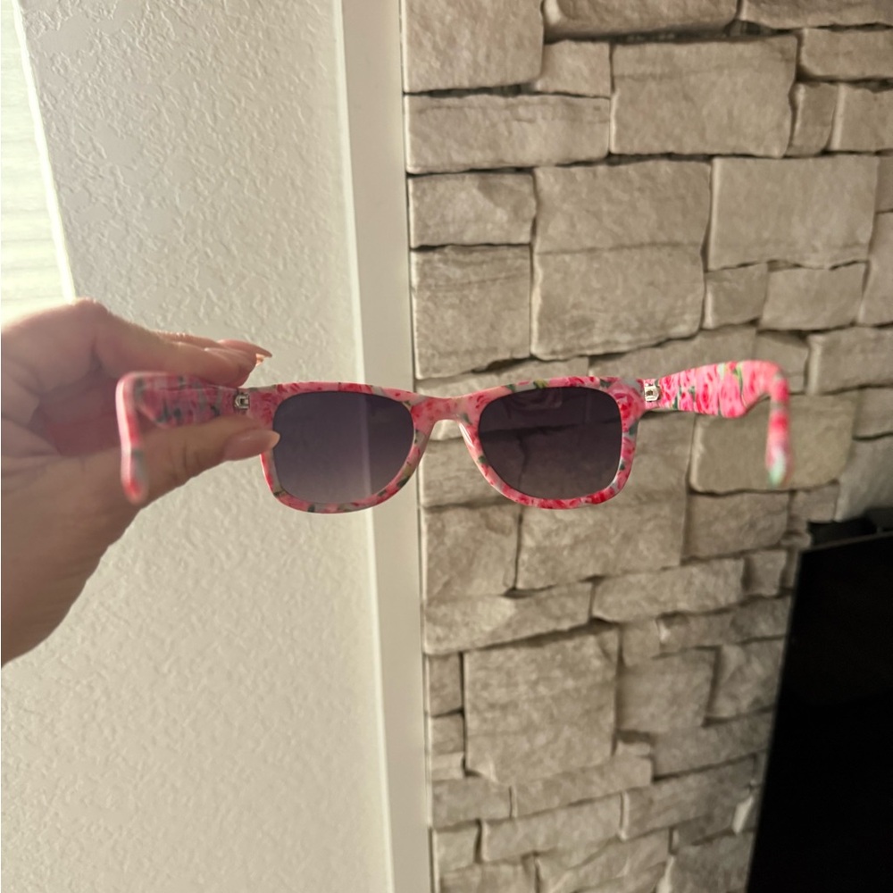 Lilly Pulitzer Hotty Pink FIRST IMPRESSION MADELINE SUNGLASSES - Picture 5 of 11